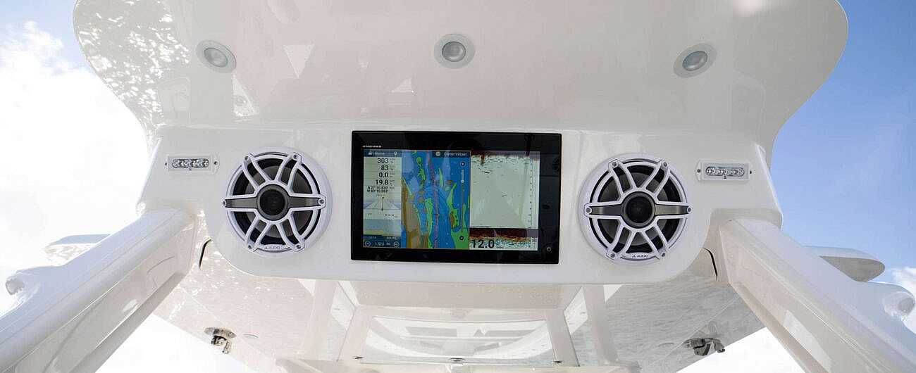 Cockpit Viewable Electronics: Ever wonder what the bottom looks like fishing from the rear cockpit? We thought of that.